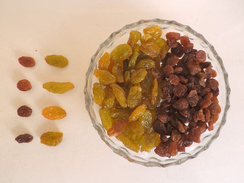 Файл:Golden Jumbo Raisins comparison.jpg